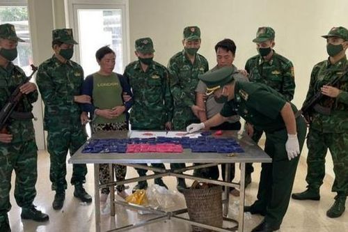Thanh Hóa: Bắt giữ hai đối tượng vận chuyển 15.000 viên ma túy từ nước ngoài về Việt Nam