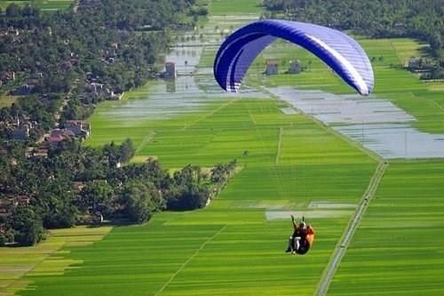 Festival dù lượn lần đầu tiên được tổ chức tại biển Hải Tiến