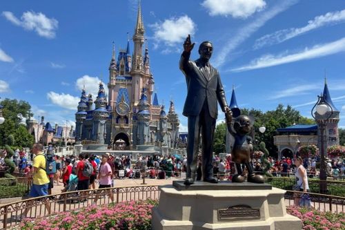 Disney kiện thống đốc Florida để kiểm soát công viên gần 11.000 ha