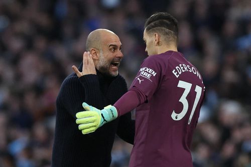Ederson bị Pep Guardiola mắng dù đội nhà vừa ghi bàn