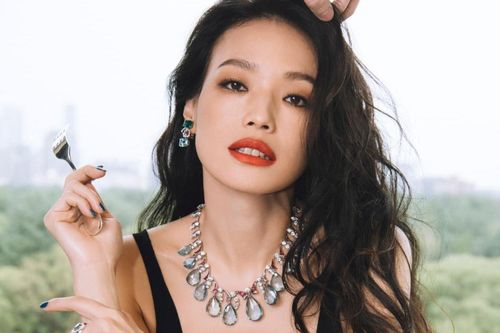 Thư Kỳ và dàn sao nữ chuộng váy cúp ngực, xẻ sâu