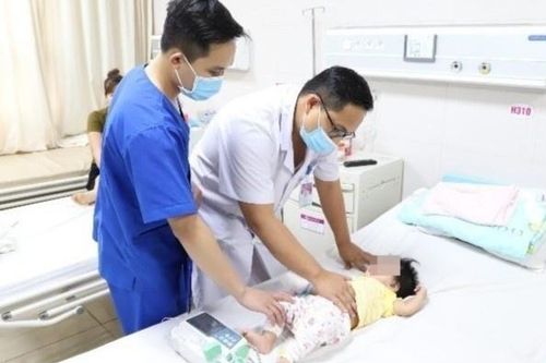 Phẫu thuật cắt thận cho bé 6 tháng tuổi