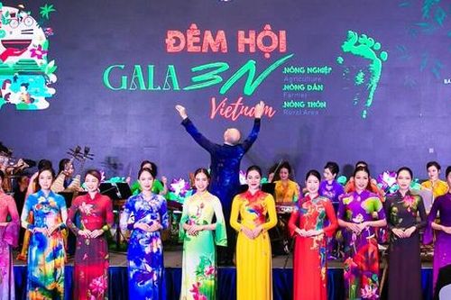 'Đêm hội 3N': Sự kết hợp ấn tượng âm nhạc-áo dài của NTK Đỗ Trịnh Hoài Nam