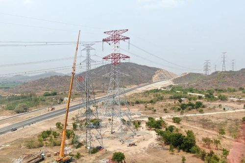 Hoàn thành di dời toàn bộ các điểm giao chéo đường dây 500kV với đường bộ cao tốc bắc-nam qua Bình Thuận