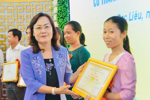 Bạc Liêu trao thưởng cho giáo viên, học sinh, sinh viên xuất sắc