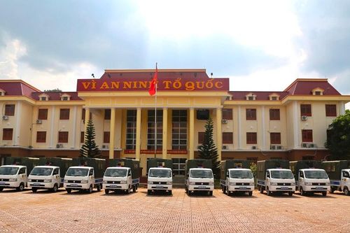 Bàn giao xe ô-tô chuyên dụng cho công an xã, thị trấn tại Đắk Nông