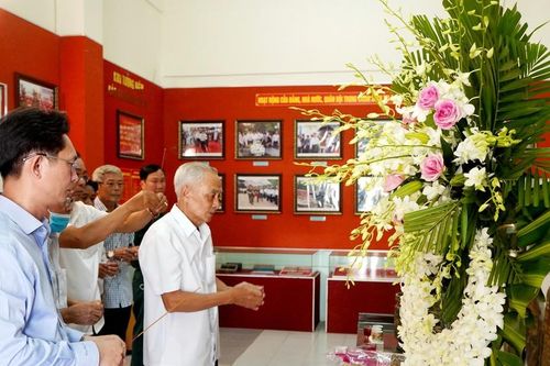 Quận Tân Bình họp mặt kỷ niệm 48 năm Ngày Giải phóng miền Nam, thống nhất đất nước