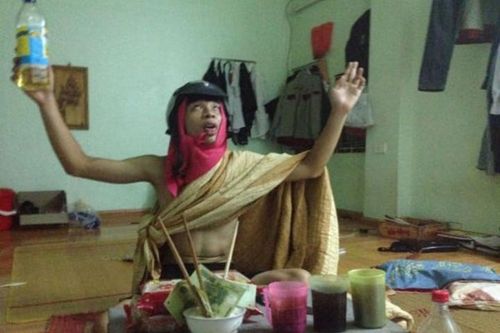 Cười ngất với muôn kiểu ăn uống dịp lễ của hội FA