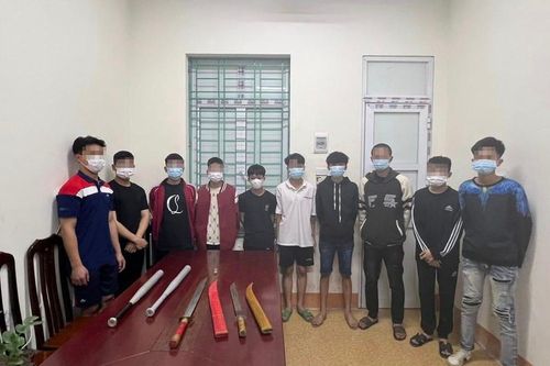 Hòa Bình: Hàng chục thanh, thiếu niên dùng hung khí rượt đuổi nhau