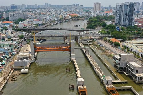 Dự án chống ngập 10.000 tỉ đồng 'đắp chiếu', ai chịu trách nhiệm?