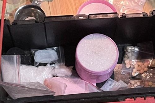 Bắt giữ hai người, thu giữ hơn 2 kg ma túy