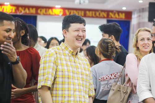 Giáo dục hòa nhập quốc tế nhưng không hòa tan