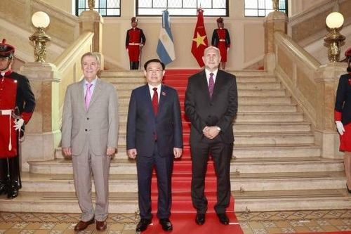 Chủ tịch Quốc hội Vương Đình Huệ gặp Thống đốc 3 tỉnh tam giác kinh tế khu vực trung tâm Argentina