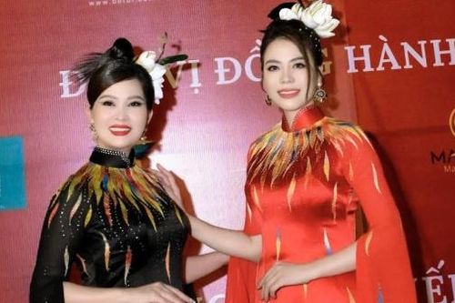 'Linh thiêng nguồn cội' – Bộ sưu tập áo dài 'kể' câu chuyện văn hóa Việt