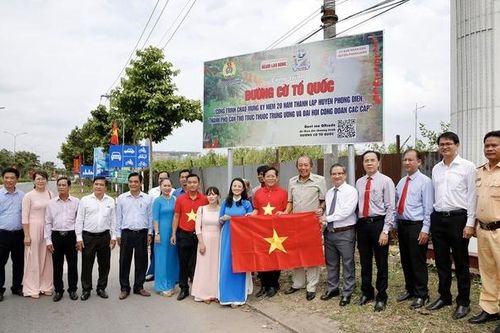 Báo Người Lao Động khánh thành công trình 'Đường cờ Tổ quốc'