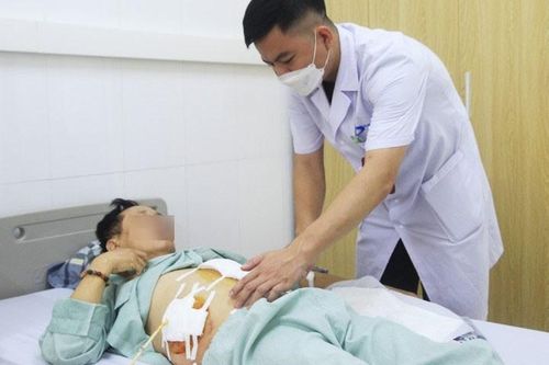 Người đàn ông Quảng Ninh bị thủng dạ dày hiếm gặp