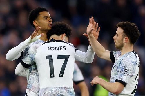 Liverpool thắng nghẹt thở, thắp lên hy vọng vào tốp 4