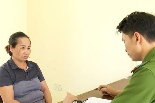 Bắt đôi nam nữ lái ô tô lạng lách chèn ngã xe CSGT