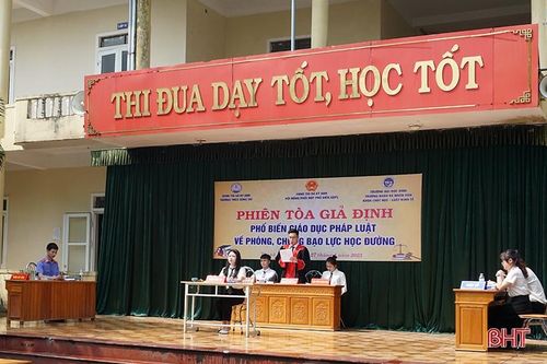 Học sinh TX Kỳ Anh được phổ biến pháp luật qua phiên tòa giả định