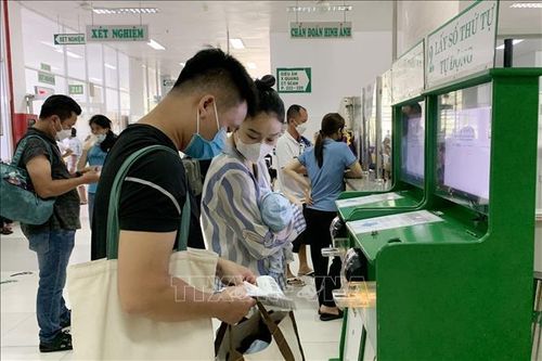 TP Hồ Chí Minh: Trẻ em, người già 'đổ bệnh' do nắng nóng