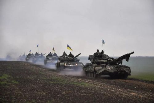 Các quốc gia NATO tiếp tục cung cấp tăng thiết giáp cho kế hoạch phản công của Ukraine