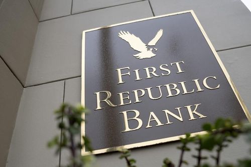 Cố phiếu First Republic Bank lao dốc 41%, khủng hoảng manh nha
