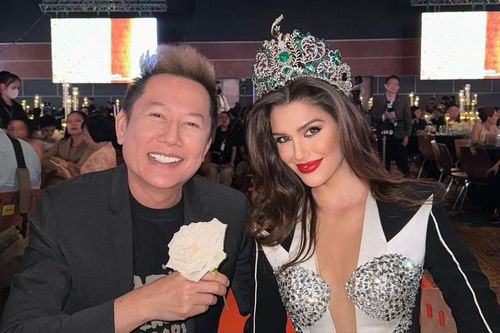 Lộ dấu hiệu cho thấy Miss Grand International 2022 'không thích' ông Nawat
