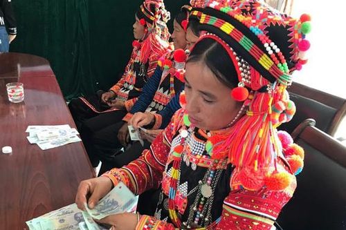 Lai Châu: Trao 200 triệu đồng hỗ trợ mô hình sinh kế cho phụ nữ dân tộc thiểu số