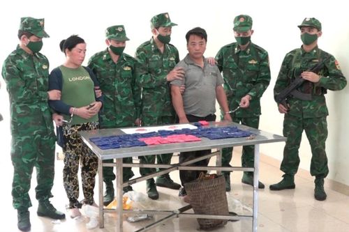 Bắt quả tang hai đối tượng vận chuyển 15.000 viên ma túy tổng hợp