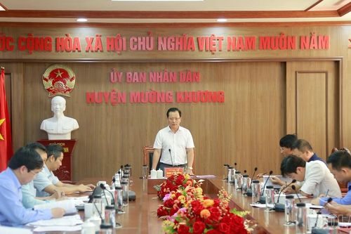 Phó Chủ tịch Thường trực UBND tỉnh Hoàng Quốc Khánh kiểm tra tiến độ giải ngân các dự án đầu tư tại Mường Khương