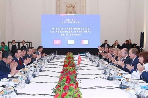 Chủ tịch Quốc hội Vương Đình Huệ thăm và làm việc tại tỉnh Santa Fe, Cộng hòa Argentina