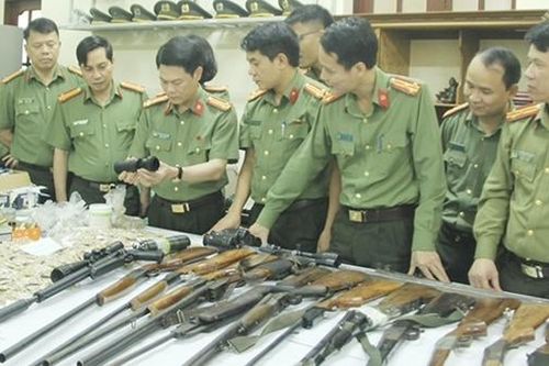 Triệt phá 2 đường dây chế tạo, tàng trữ, mua bán vũ khí, vật liệu nổ quy mô lớn