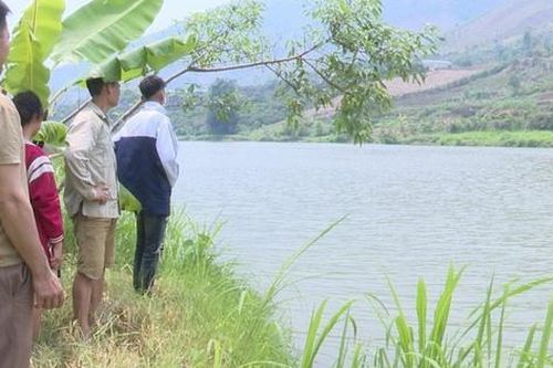 Khen thưởng nam sinh lớp 10 dũng cảm cứu 3 nữ sinh bị đuối nước