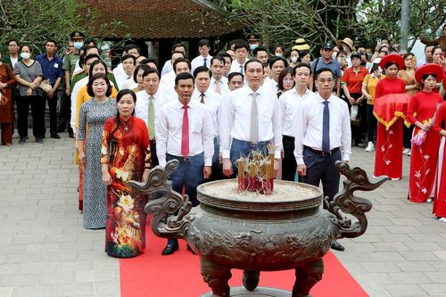 Kiều bào hướng về cội nguồn ngày Giỗ Tổ Hùng Vương