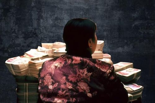 Mẹ trộm hơn một triệu USD để trả nợ cờ bạc cho con trai ở Trung Quốc