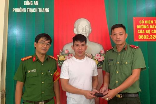 Chiến sĩ Công an nhặt của rơi trả lại người bị mất