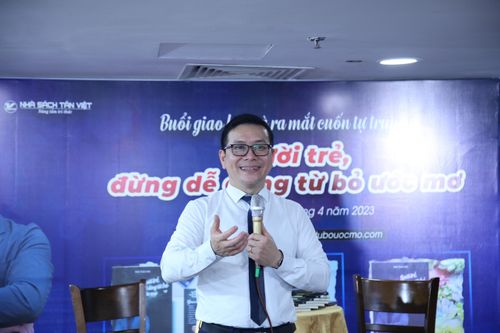 Ra mắt sách 'Người trẻ, đừng dễ dàng từ bỏ ước mơ'
