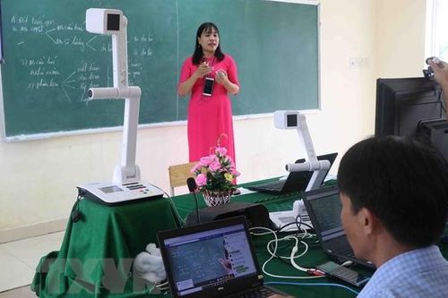 Nhiều trường chuyển sang học online để phòng dịch COVID-19 sau dịp lễ 30/4 – 1/5