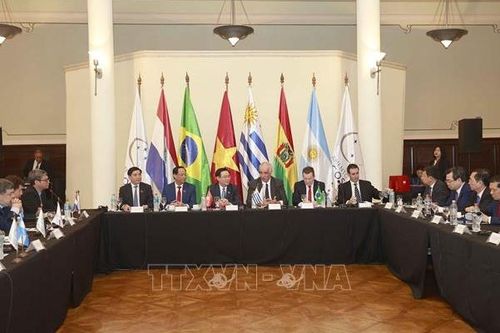 Chủ tịch Quốc hội Vương Đình Huệ hội đàm với lãnh đạo Nghị viện MERCOSUR