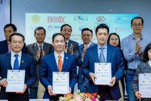 Hợp tác sản xuất CNHT và công nghệ cao tham gia chuỗi sản xuất toàn cầu