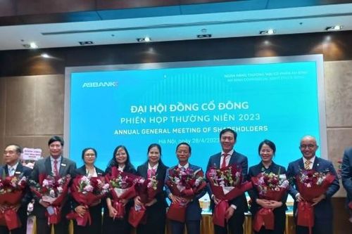ABBank 5 năm tới không chia cổ tức tiền mặt, đầu tư tìm người tài