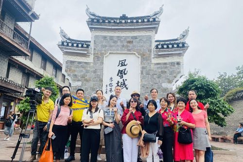 Tuyến du lịch Trương Gia Giới – Phượng Hoàng cổ trấn hút khách Việt