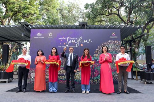Triền lãm ánh sáng nghệ thuật 'Bước qua một khúc đường ca' kỷ niệm 50 năm quan hệ ngoại giao Australia - Việt Nam