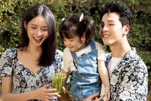Trương Mỹ Nhân 'đánh dấu chủ quyền' với bạn trai hậu ồn ào của Phí Ngọc Hưng cùng gái lạ