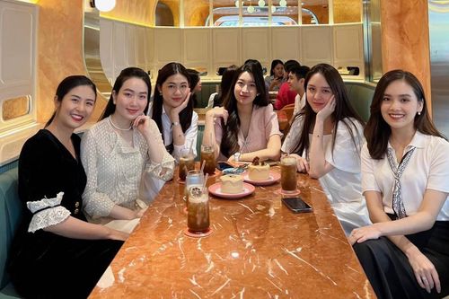 Dàn mỹ nhân Hà thành đọ sắc chung một khung hình, Đỗ Mỹ Linh và 1 nàng hậu vướng nghi vấn bầu bí