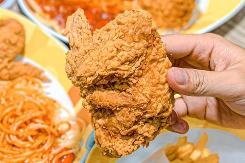 Món gà rán xuất hiện trong clip của 'vua đầu bếp', có gì mà cộng đồng mạng bàn luận sôi nổi?