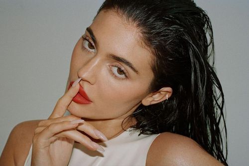 Kylie Jenner đáp trả tin đồn 'đập mặt xây lại', tiết lộ bí kíp để mọi cô gái có thể trở nên xinh đẹp