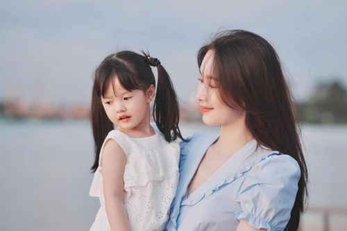 Đặng Thu Thảo khoe tác phẩm vẽ tay của ái nữ, dân tình trầm trồ vì điểm này