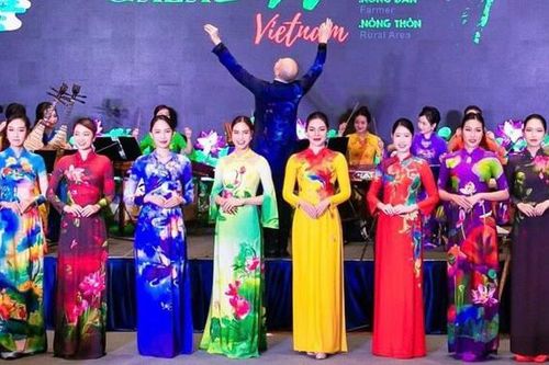 Áo dài cùng âm nhạc dân tộc 'song tấu' tại Hội nghị cấp Bộ trưởng toàn cầu