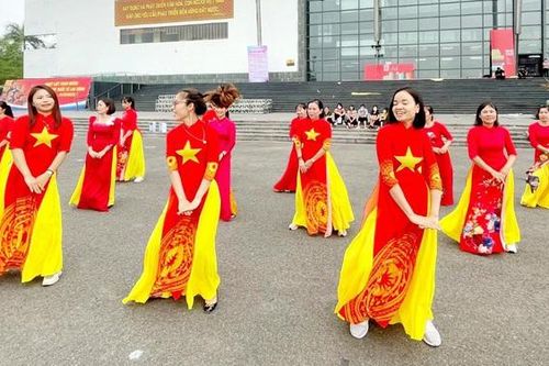 Vĩnh Phúc: 500 hội viên, phụ nữ đồng diễn dân vũ mừng ngày 30/4